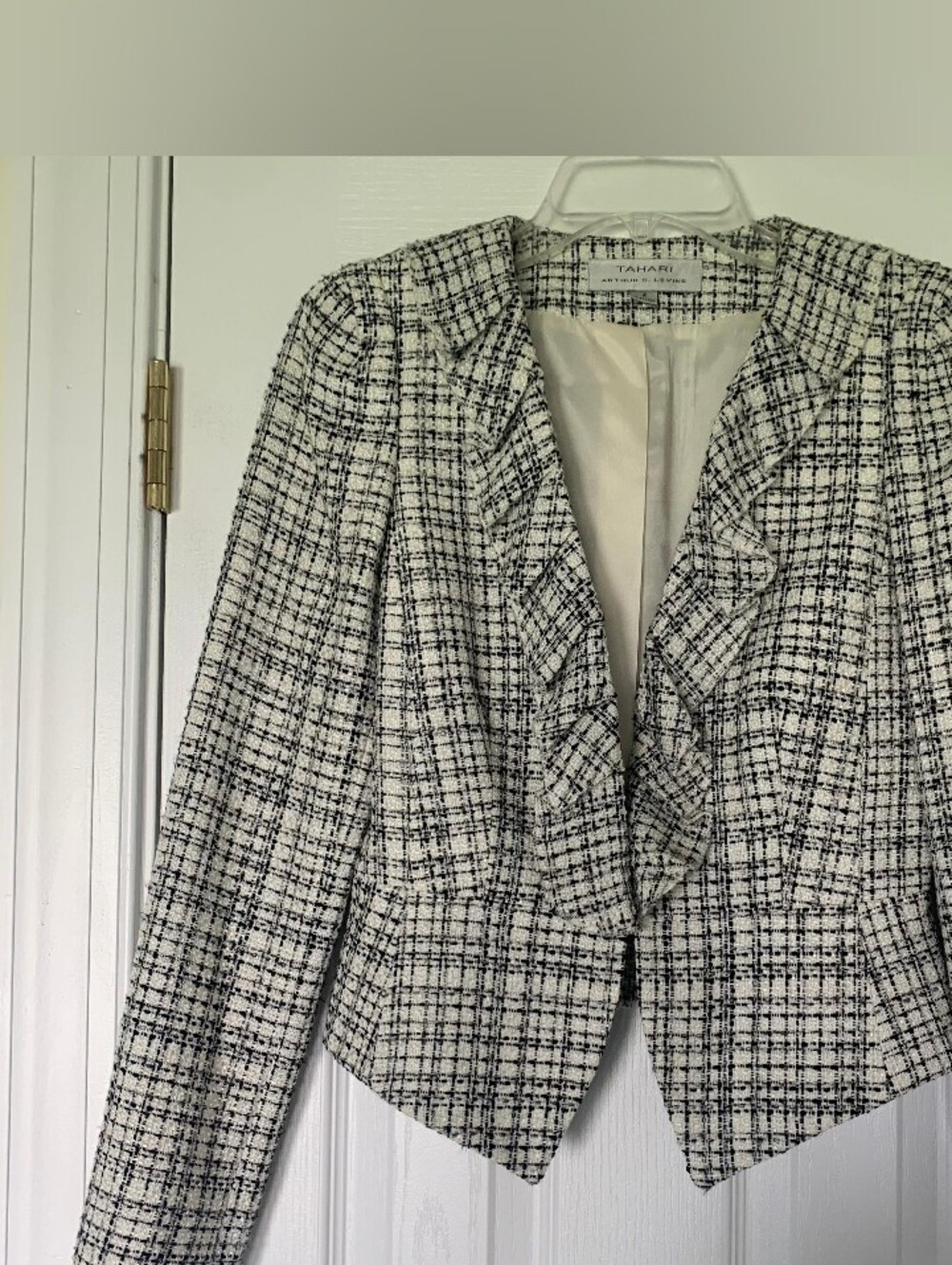Tahari Arthur S. Levine Black White Tweed Ruffle V-Neck Blazer 2